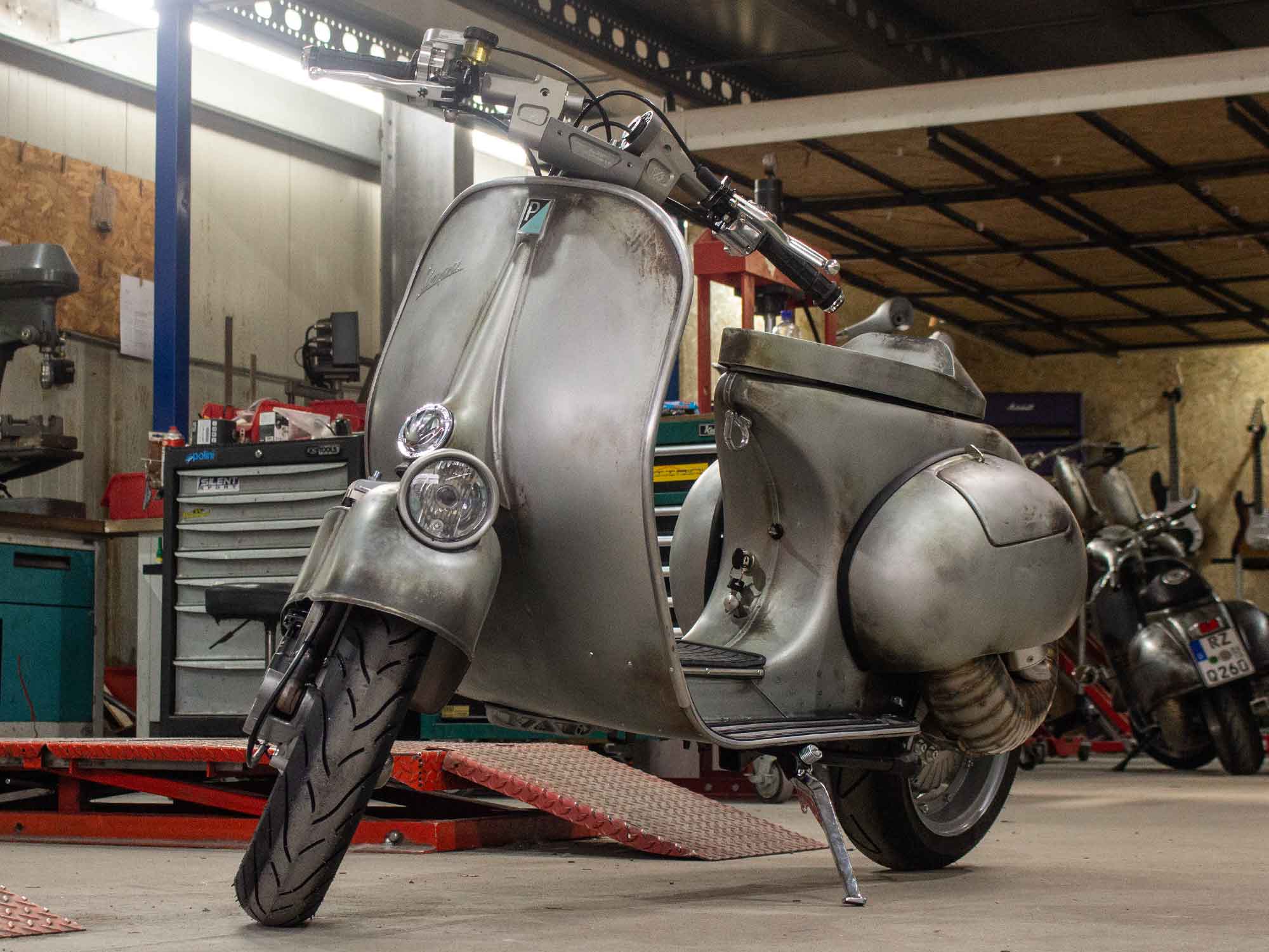 Custom Vespa BFA 288 Rawstyle Bild 3