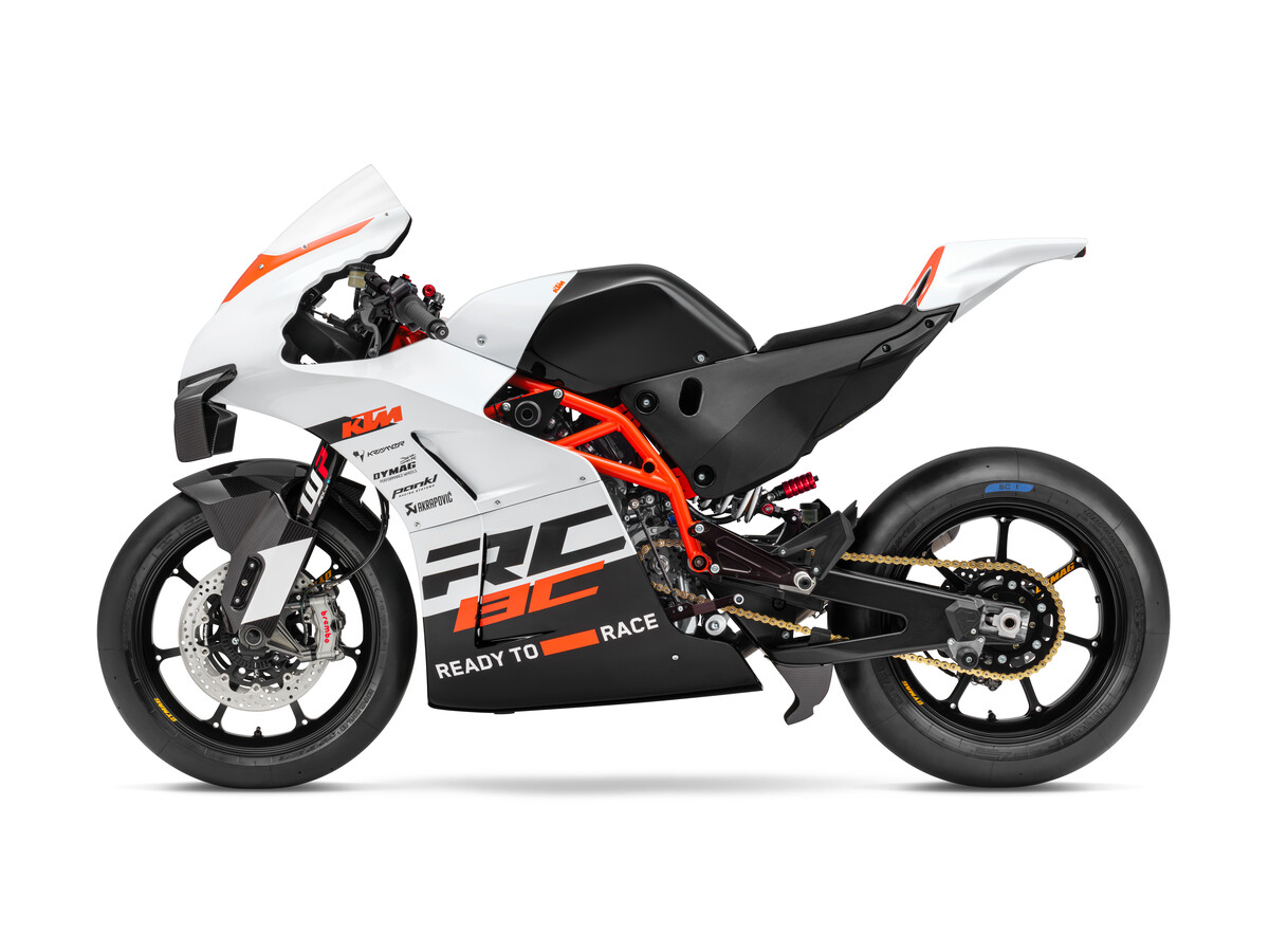 MY24 KTM RC 8C STUDIO 1