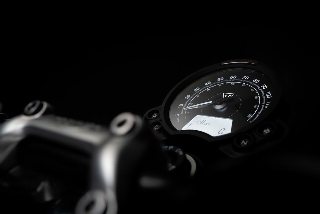 Triumph Speed Twin 900   Matt Silver Eis   Bild 6