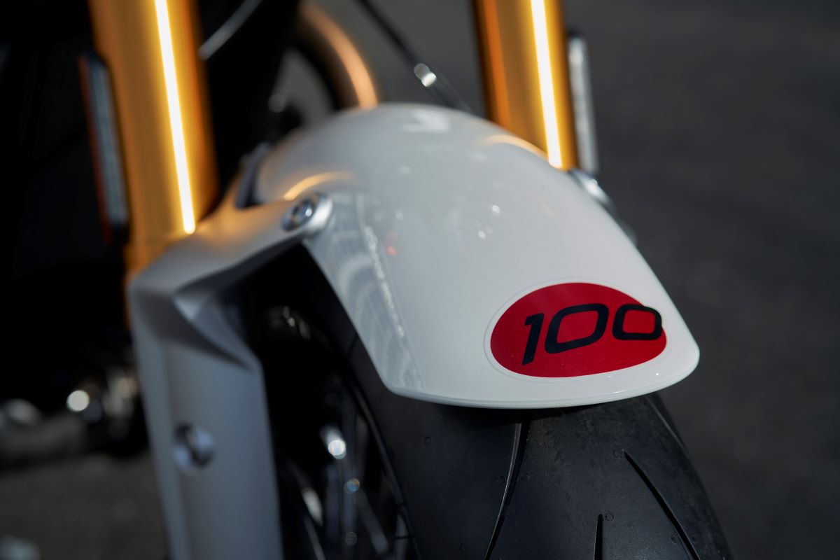 Thruxton Ton Up Details 4