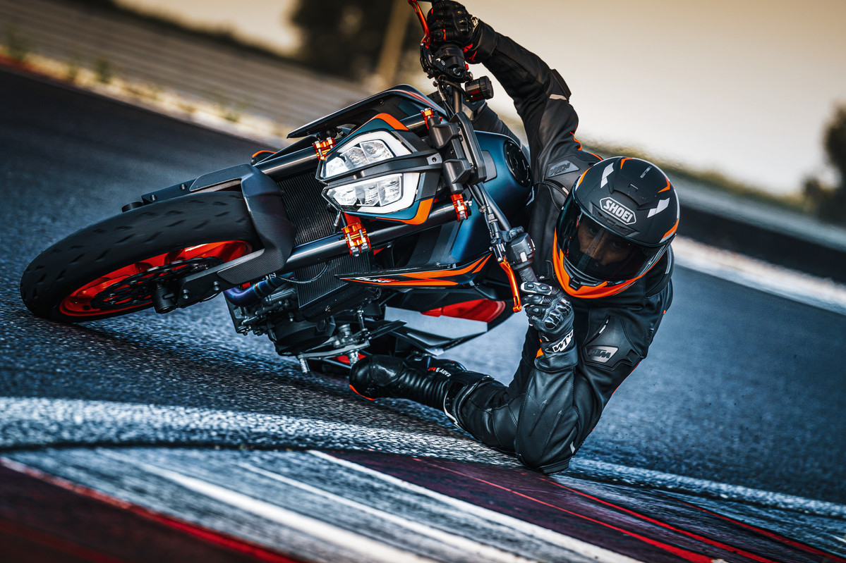 Launch KTM 890 DUKE R