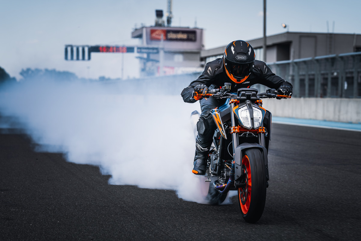 Launch KTM 890 DUKE R10