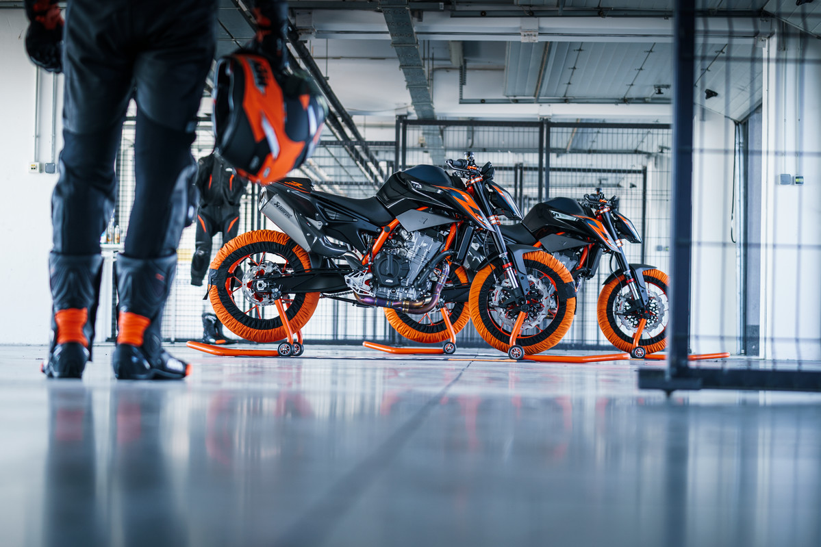 Launch KTM 890 DUKE R12