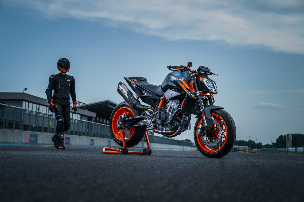 Launch KTM 890 DUKE R3