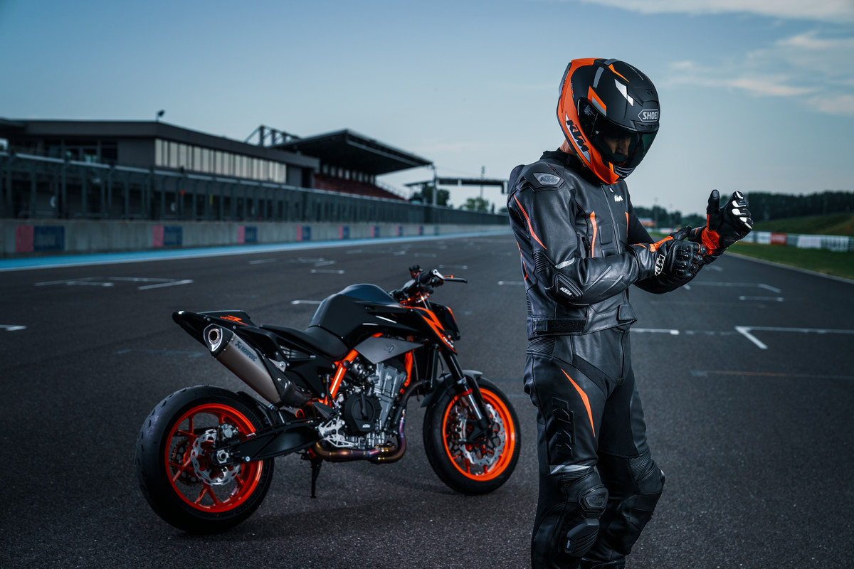 Launch KTM 890 DUKE R4