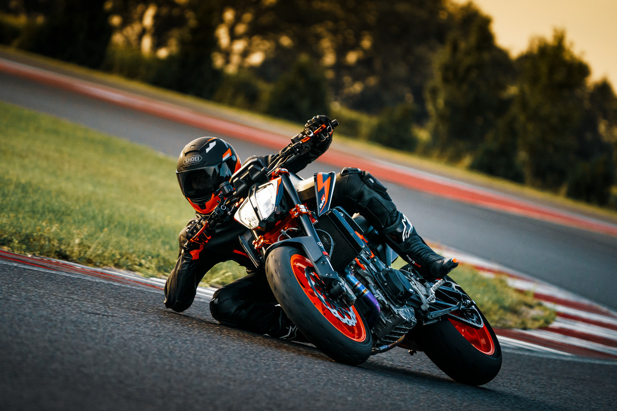 Launch KTM 890 DUKE R6