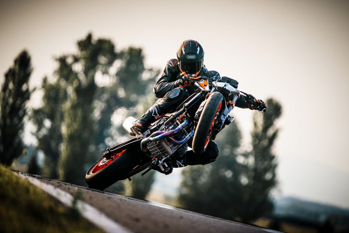 Launch KTM 890 DUKE R9