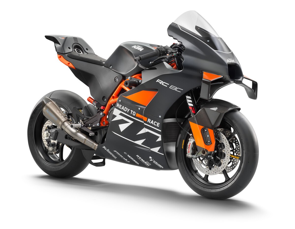 477455 RC 8C front right MY2023 MY23