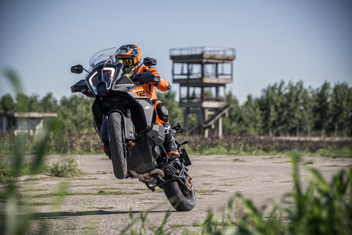 2023 KTM 1290 SUPER ADVENTURE S 3