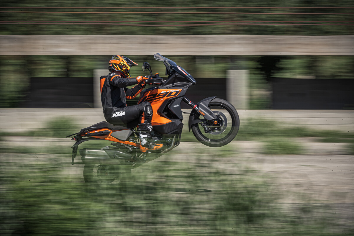 2023 KTM 1290 SUPER ADVENTURE S 4