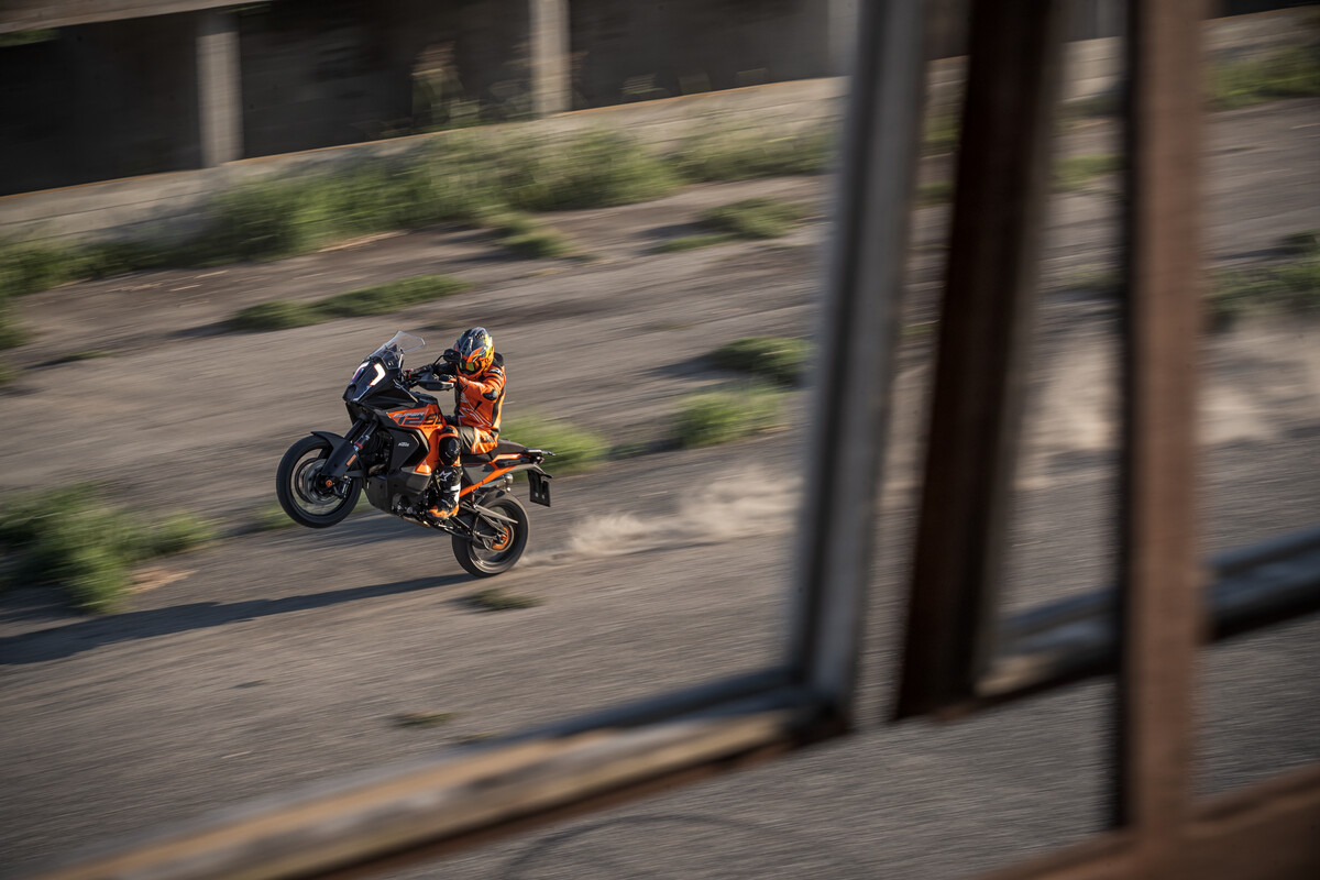 2023 KTM 1290 SUPER ADVENTURE S 7