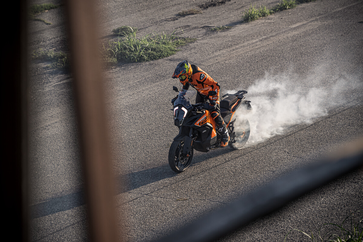 2023 KTM 1290 SUPER ADVENTURE S 8